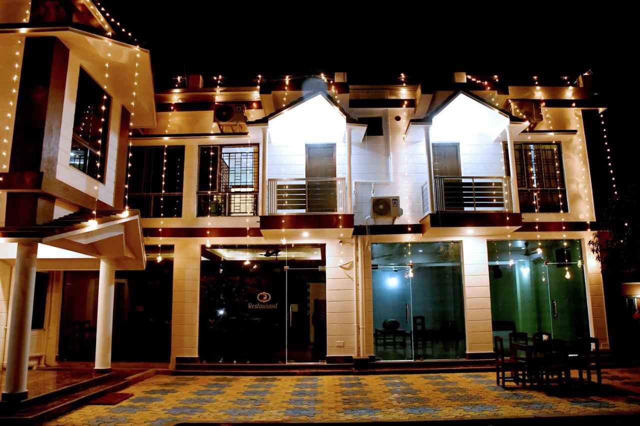 Hotel Aayes And Resort Shanti Niketan Exterior photo